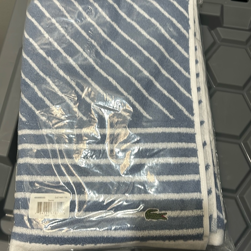 Lacoste Bath Towel – Soft & Absorbent – Luxury Bathroom Essential